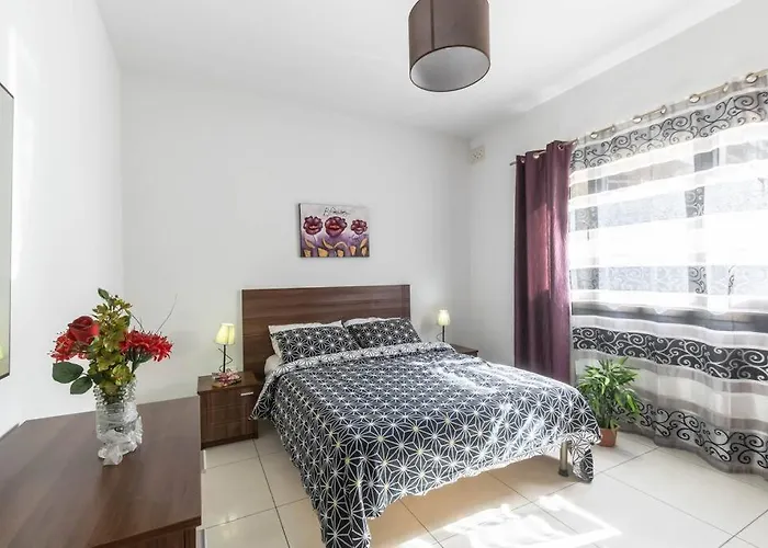 Modern Apt. Close To The Square St Paul's Bay