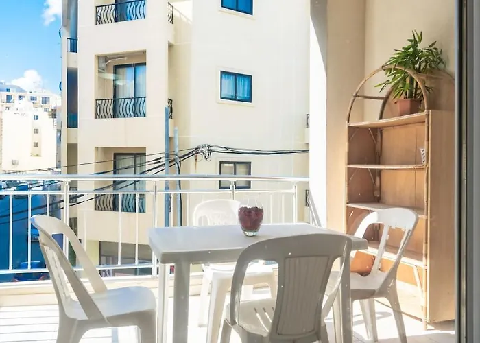 Modern Apt. Close To The Square *