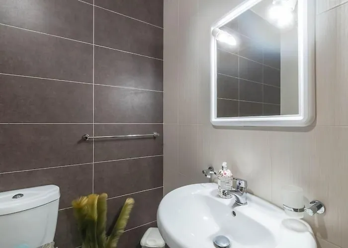 Modern Apt. Close To The Square *