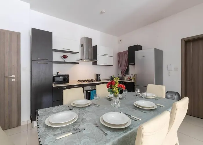 Modern Apt. Close To The Square * St Paul's Bay