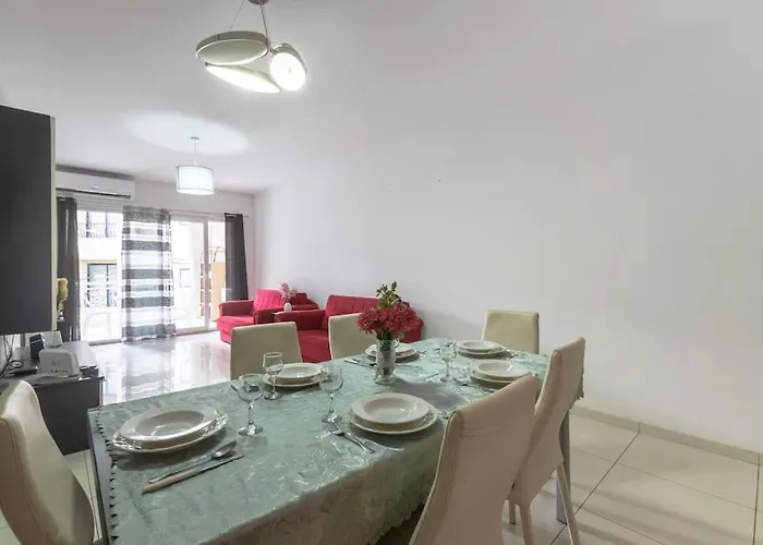 Modern Apt. Close To The Square Apartamento