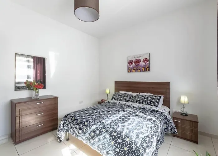 Modern Apt. Close To The Square St Paul's Bay