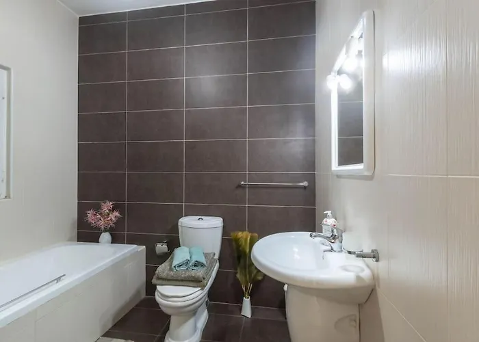 Modern Apt. Close To The Square