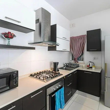 Modern Apt. Close To The Square *