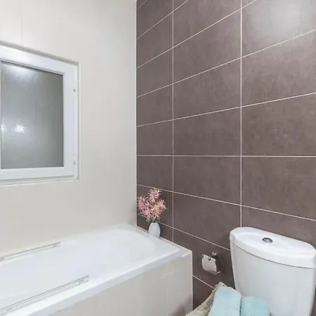 Modern Apt. Close To The Square 아파트