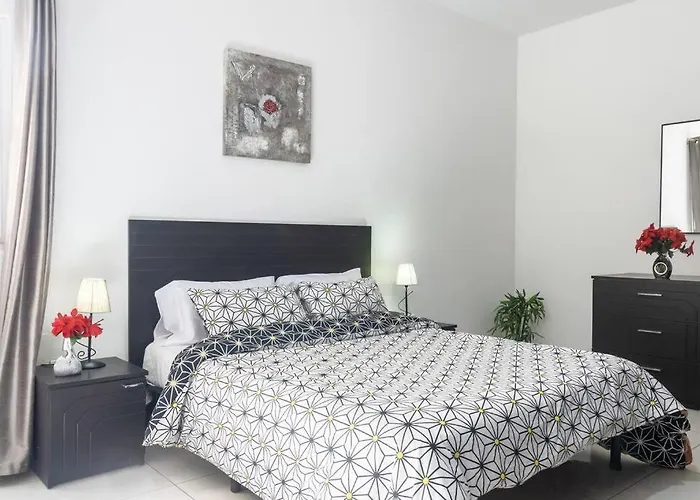 Modern Apt. Close To The Square Apartman